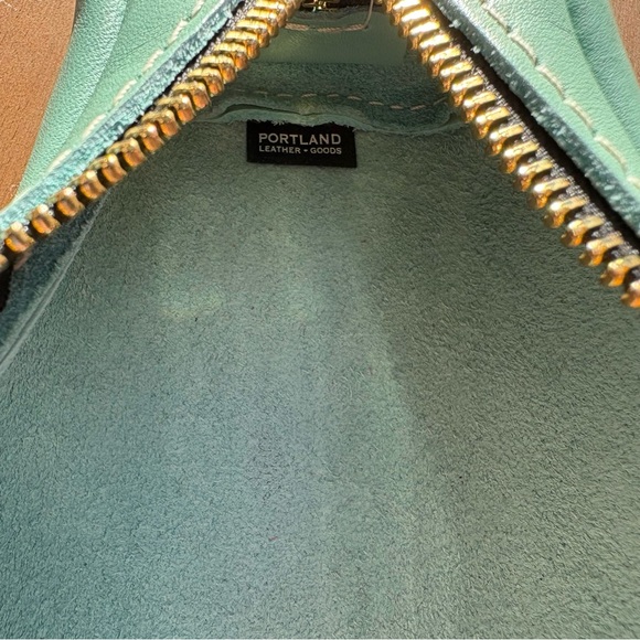 PORTLAND LEATHER Ballpark Pouch in MINT - Picture 7 of 8